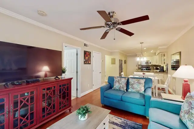 Living room at Fiddler’s Cove 11L